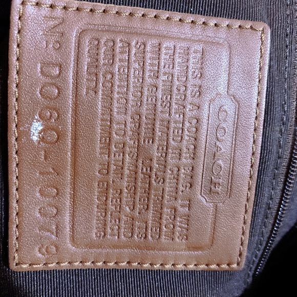 Coach signature handbag - Picture 9 of 12